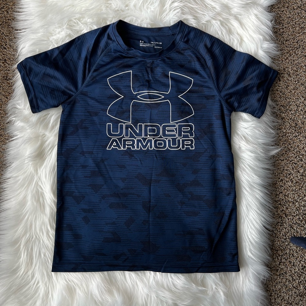 Under Armour boys Heatgear Loose Fit Charged T-Shirt Short Sleeve Size YXL